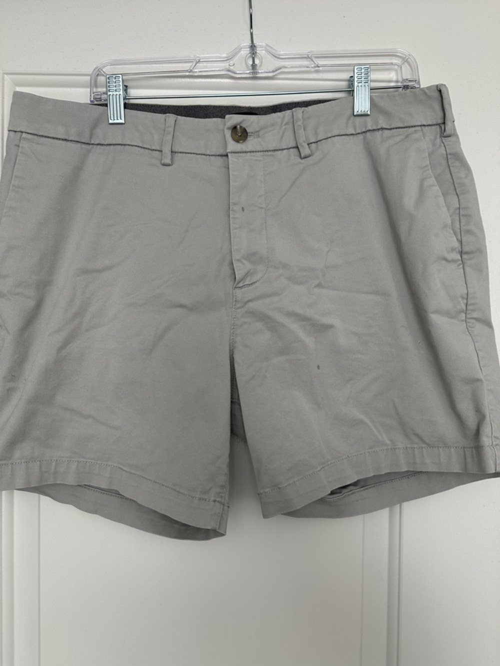 Express Men's Light Gray Flat Front Chino Shorts